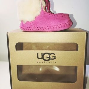 New Authentic Baby Infant UGG boots, pink, size 2/3 (6-12 months)